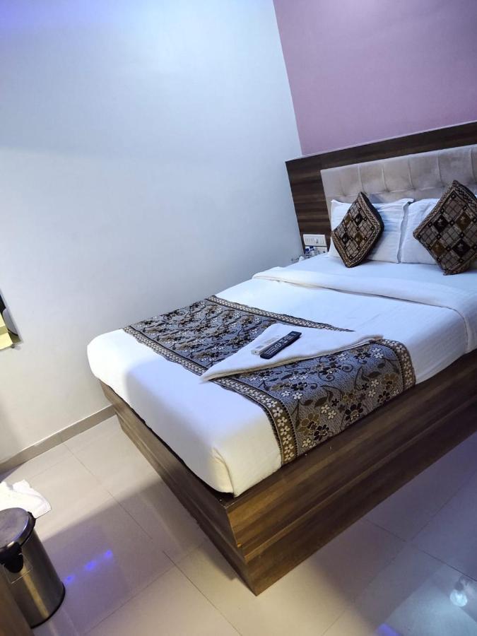 Hotel Golden Galaxy Bombay Extérieur photo